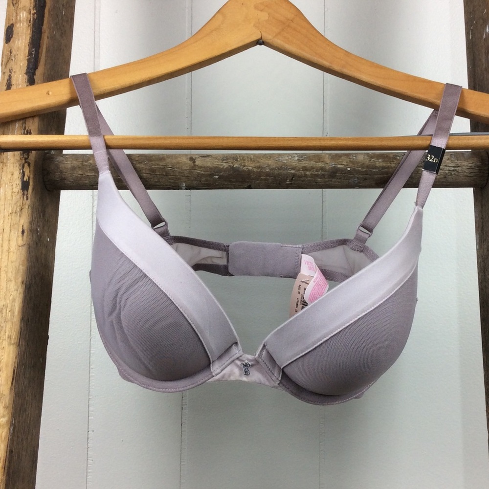 VS Fabulous by Victoria's Secret Plunge Padded Pushup Bra 32D NWT